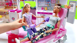 Barbie Care Clinic Vehicle FRM19