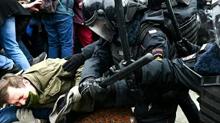 Polizei geht hart gegen Massenproteste in Russland vor | AFP