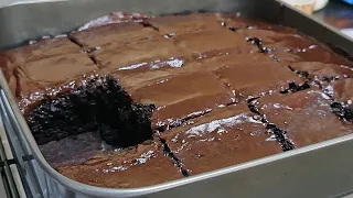 Super Moist Chocolate Banana Cake Recipe with Chocolate Ganache | It taste like brownies!