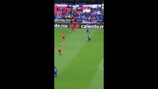 😬😱 ¡IBA A SER UN GOLAZO! La pelota pega en el poste y le niega el primer gol a Cruz Azul