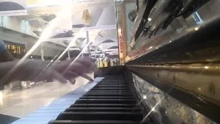 Premier essai du piano à la gare de Montparnasse