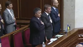 Петр Порошенко поет Украинский гимн перед выборами!!!