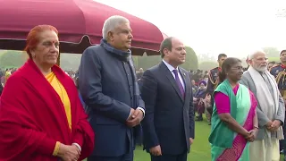 السيسي يشارك كضيف شرف في احتفالات الهند بعيد الجمهورية، وفي استقباله رئيسة الهند ورئيس الوزراء