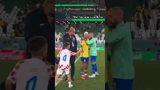 Filho de Perisic, consola e abraça Neymar em campo após eliminação do Brasil;😢💔 Veja.