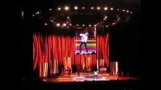 ROD STEWART MESSES UP IN EDMONTON, CANADA!   OOPS! 2014