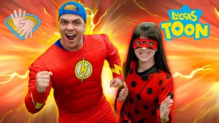 LUCCAS NETO E GI VIRARAM SUPER HERÓIS COM UMA VARINHA MÁGICA (LADYBUG E FLASH)👋🏻LIBRAS👋🏾