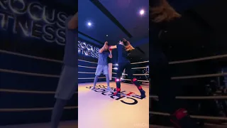 Нюша занимается боксом