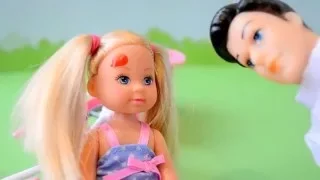 Эви упала с велика видео. Мультик с игрушками для девочек на русском языке. Играем в куклы