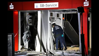 Geldautomat gesprengt - Unbekannte Täter auf der Flucht - Großfahndung der Polizei