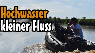 Hochwasser am kleinen Fluss