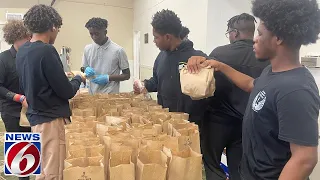 ‘Young Men of Distinction’ pack lunches for the homeless in Orlando