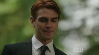 Riverdale 4x01 Fred Andrews' Funeral Scene