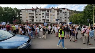 Jake policijske snage ispred hotela "Jablanica" dok je prolazila protestna šetnja