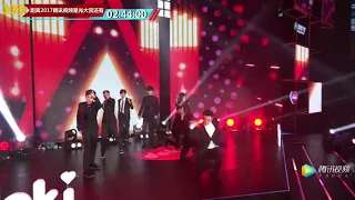 X玖少年团再度合体 超燃表演《Be A Man》（2017星光大赏星光市集）