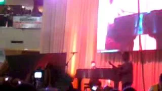 Greyson Chance sings You Might Be The One live in the Philippines!