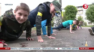 Рашист не пройде! Дитячий блокпост у Черкасах. Військові допомагають, сусіди тішаться