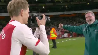 "JUST GET DOWN THE TUNNEL" | Jamie Carragher not happy with Odegaard celebrating with the fans 😂