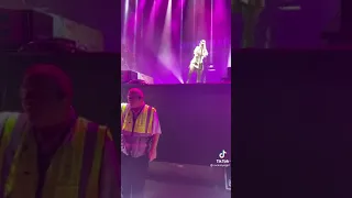 Security guard vibing with Anne Marie's 2002🥳 #annemarie #shorts -tiktok