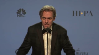 Golden Globes 2017 Hugh Laurie Backstage Interview | ScreenSlam