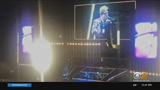 Sir Elton John paid tribute to Queen Elizabeth during Toronto concert