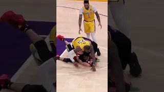 LeBron TOOK Caruso OUT!🤣