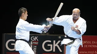 Okinawan Karate break a baseball bat in front of 10 000 spectators !