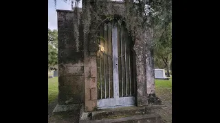 Angry Spirit Appears as Orb at Mausoleum Ghost Hunt Greenwood Cemetery, Orlando #subscribe #cemetery