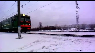 Угорает над машинистом со снеговиком