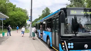 Автобус ЛиАЗ-5292.65 следует по маршруту 314 ”м. Выхино - МЦД Перово”