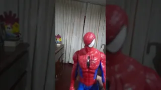 spider-man creyendose un vengador