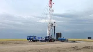 Service Rig Pulling Pipe Video