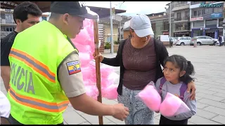 HŲMILLĄBA A NỊÑA POR NO TENER ZAPATOS, HASTA QUE...