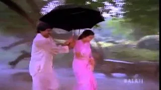 Chiranjeevi -Suhasini - Aradhana Song -  Are emaindi