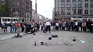 Viral Video UK: Street performer gets owned by angry audience member!