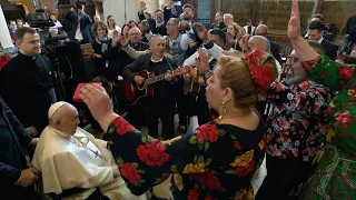 Így áldották meg a cigányok Ferenc pápát a magyarországi látogatásán