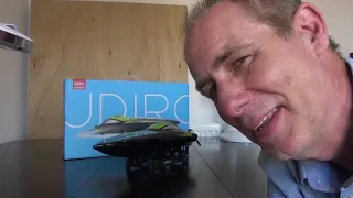 UDI 908 RC Speedboat - doing jumps & diving