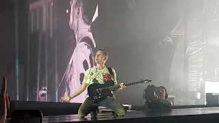 Muse - Matt Bellamy smashes guitar after playing RATM (Live Rock in Rio Lisboa 2022 Portugal)