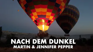 Nach dem Dunkel neue Tage | Martin & Jennifer Pepper | Lyric Video