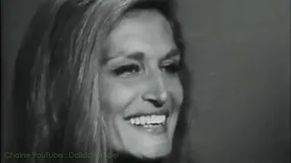 Dalida raconte sa rencontre avec Léo Ferré et interprète : Avec le temps