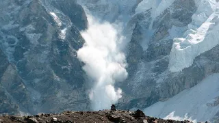 the descent of the glacier. Avalanche. Everyone survived, everything is fine
