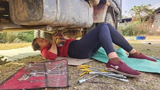 Machine repair/ Genius girl helps her neighbor maintain and change the oil in his car