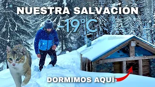 NOS COBIJAMOS DE LA NIEVE EN UNA CABAÑA | #18 VUELTA al MUNDO en AMBULANCIA