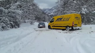 Audi A6 4.2 quattro Pulling out of the snow Delivery Truck