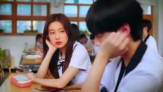 A young teacher unexpectedly falls in love with her good-looking student