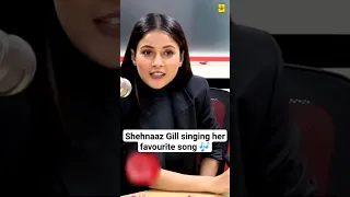 Shehnaaz Gill singing her favourite song 🎶 | Shehnaaz live singing #moonrise #shehnaazgill #shorts