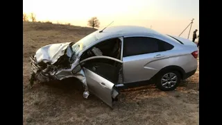 03.11.2020г - на трассе Р-22 Каспий столкнулись Lada Vesta и Ваз-2106. Астраханская область.