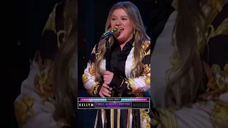 #ArianaGrande & #KellyClarkson battle it out in Mixtape Medley! #shorts