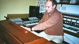 THAT HAPPY FEELING BERT KÄMPFERT PERFORMED ON YAMAHA PSR