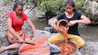 Salmon and Hot spicy sauce So eating delicious - Free survival food in forest- Sea food