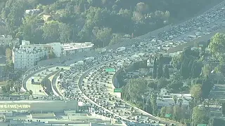 NB 405 Fwy closed in Van Nuys after report of possible shooting; 1 hospitalized